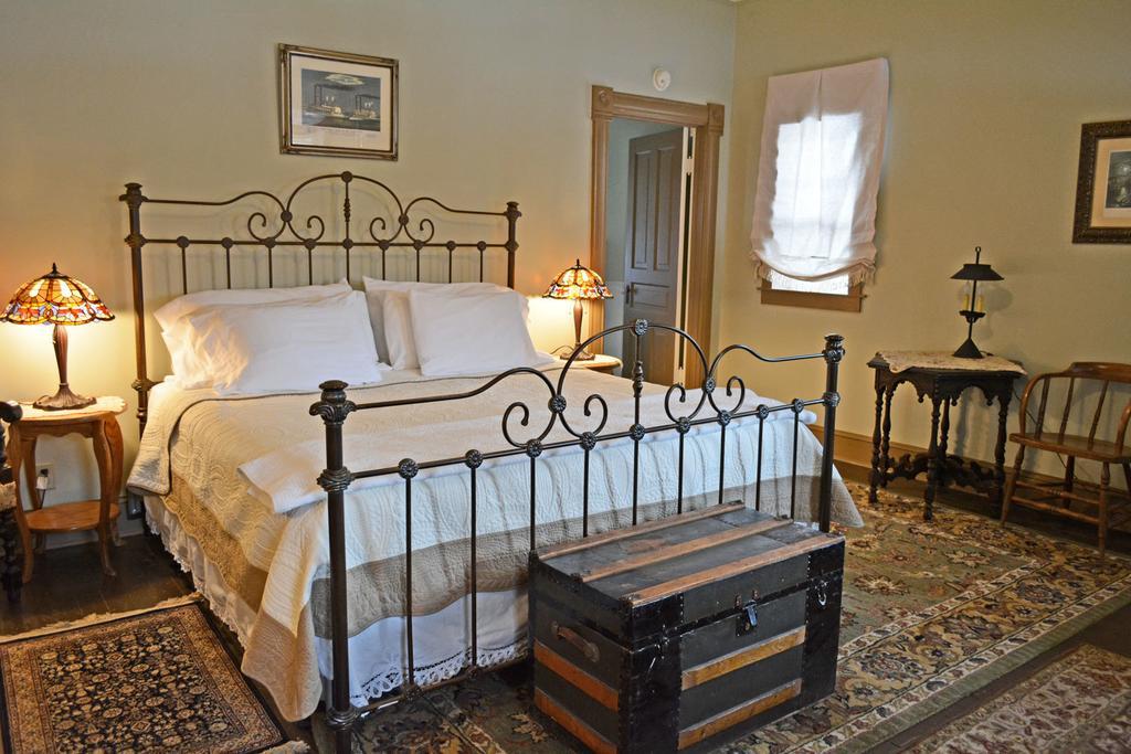 Backwoods Bed And Bath Hotell McGregor Exteriör bild