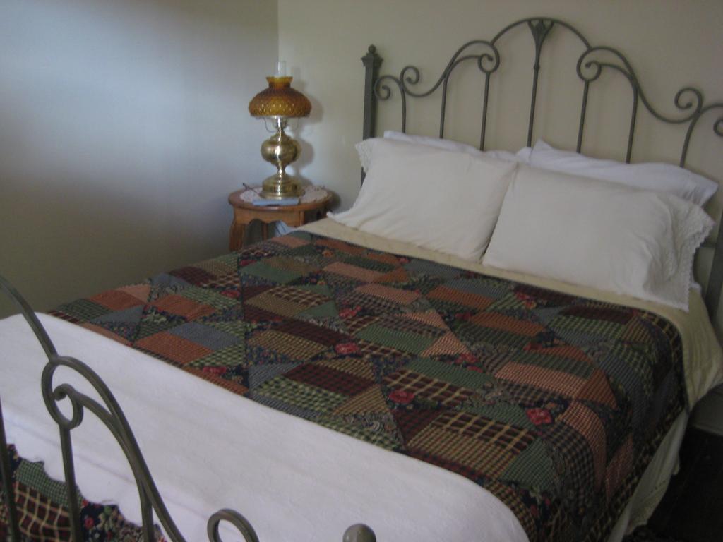 Backwoods Bed And Bath Hotell McGregor Exteriör bild