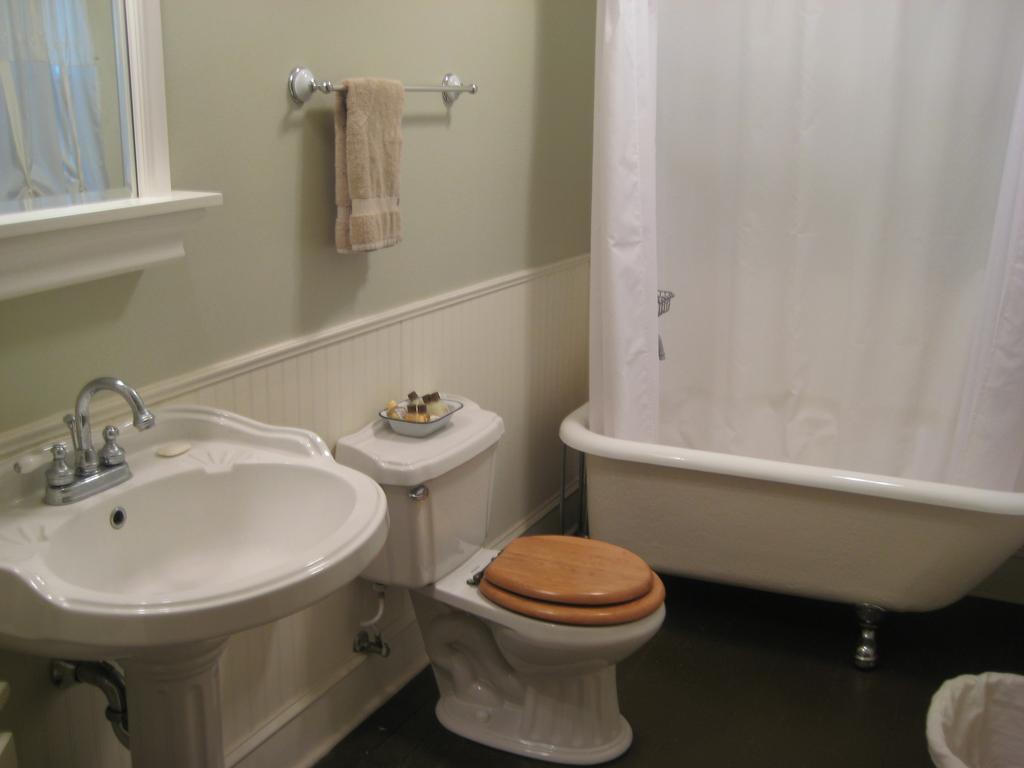 Backwoods Bed And Bath Hotell McGregor Exteriör bild