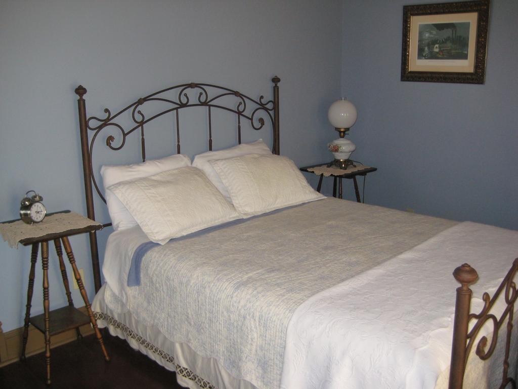 Backwoods Bed And Bath Hotell McGregor Exteriör bild